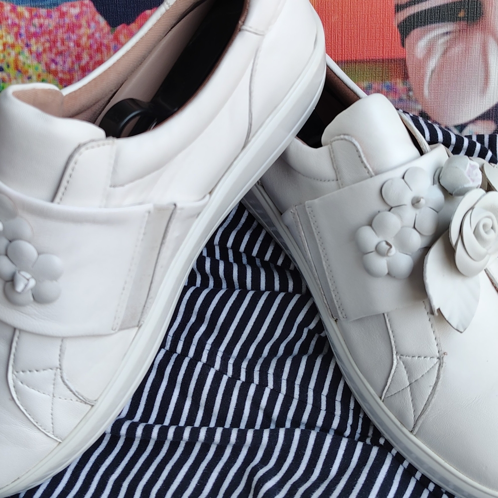 Taryn Rose White Floral Slip-On Loafers